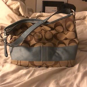 Signature Coach bag Limited Edition